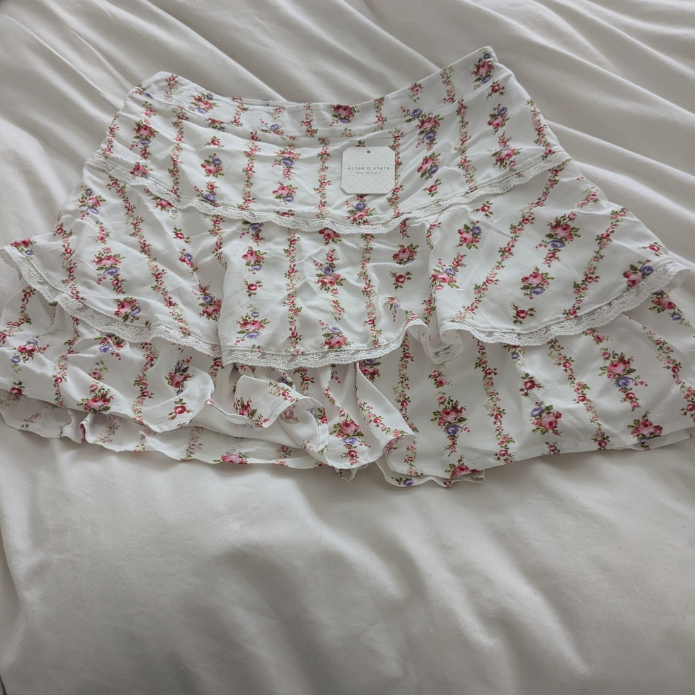 White Floral Ruffle Skirt